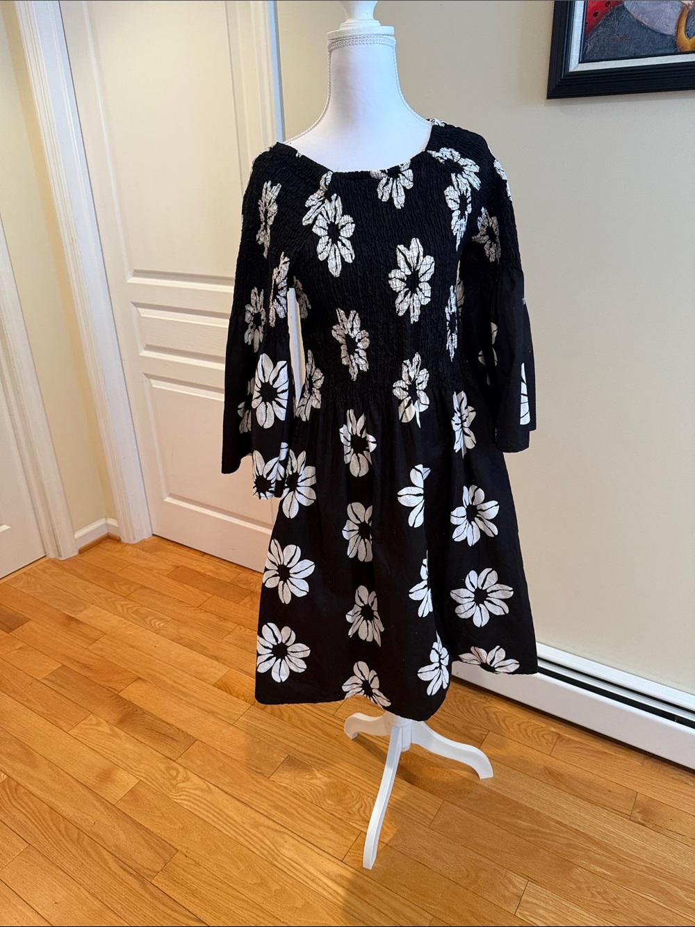 Black & White Floral Long Sleeve Dress with pockets,bell sleeves stretchy